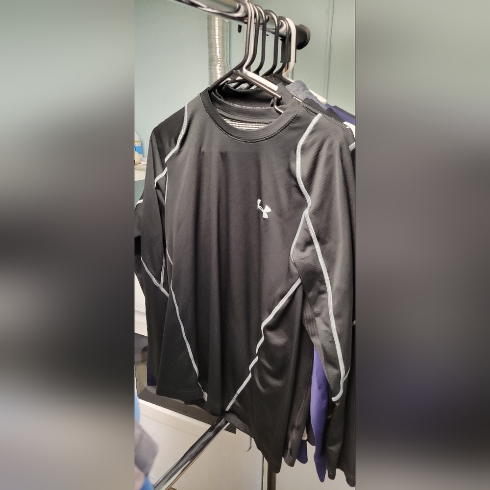 Men's Medium Under Armour Long Sleeve Heat Gear Shirt EUC